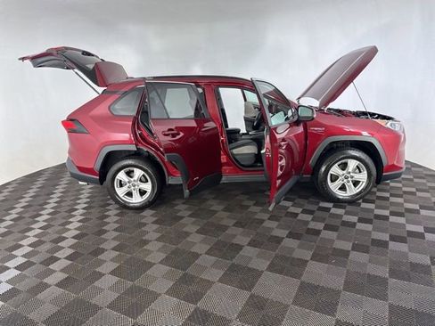 Used 2021 Toyota RAV4 XLE w/ XLE Grade Weather Package AWD/4WD image 13
