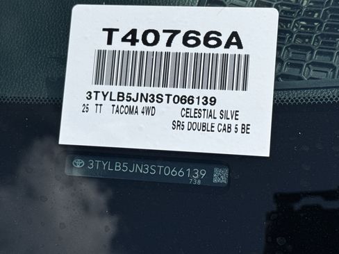 Used 2025 Toyota Tacoma SR5 AWD/4WD image 36