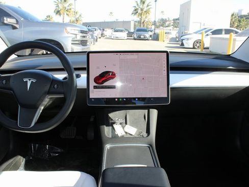 Used 2021 Tesla Model 3 Standard Range Plus image 10