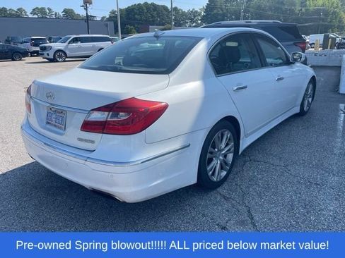 Used 2013 Hyundai Genesis 3.8 w/ Technology Pkg RWD image 3