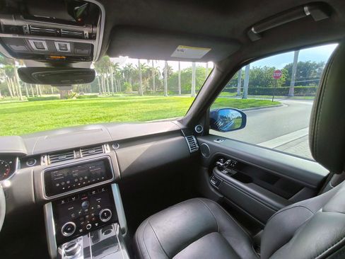 Used 2018 Land Rover Range Rover Supercharged AWD/4WD image 29