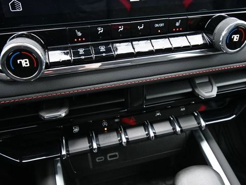 Used 2024 Chevrolet Colorado Z71 w/ Z71 Convenience Package 2 AWD/4WD image 54