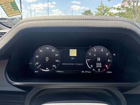 Used 2024 Land Rover Defender 130 S image 33