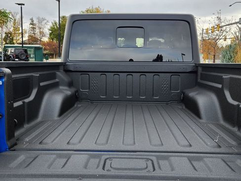 New 2025 Jeep Gladiator Sport image 12