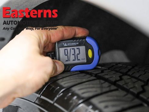 Used 2024 Nissan Armada SL w/ Captain's Chairs Package image 33