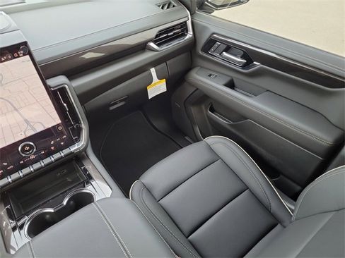 New 2026 GMC Yukon XL Elevation image 19