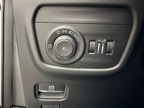Used 2024 Jeep Grand Cherokee Summit AWD/4WD image 18