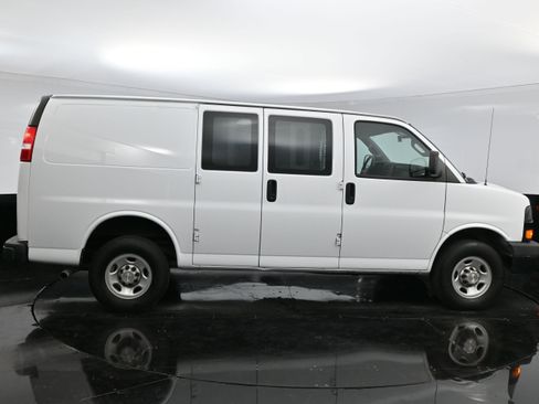 Used 2022 Chevrolet Express 2500 w/ Driver Convenience Package image 8