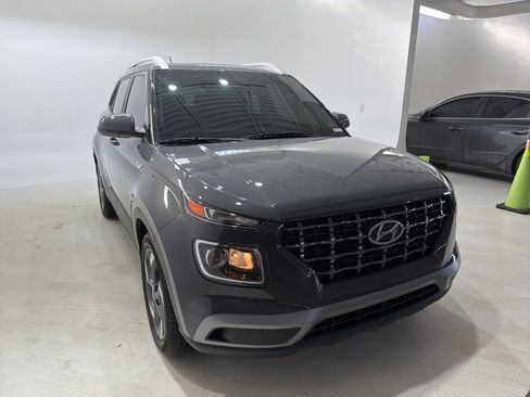 Used 2024 Hyundai Venue SEL image 5