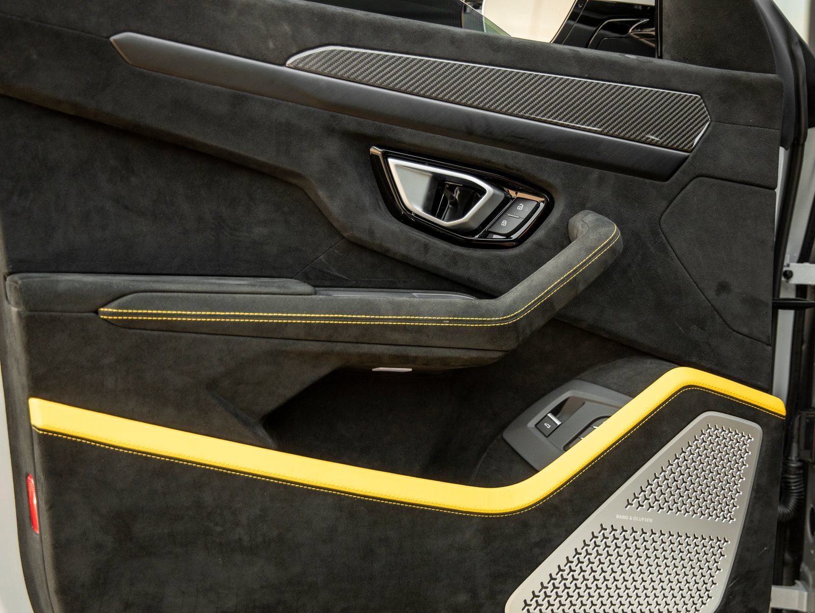 Used 2024 Lamborghini Urus Performante AWD/4WD image 24