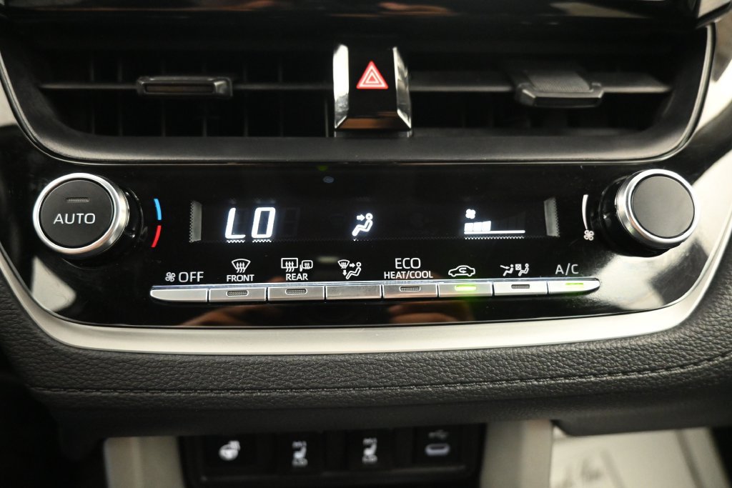 Used 2025 Toyota Corolla Cross LE AWD/4WD image 13