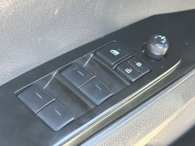 Used 2025 Toyota Camry SE w/ Convenience Package FWD image 21