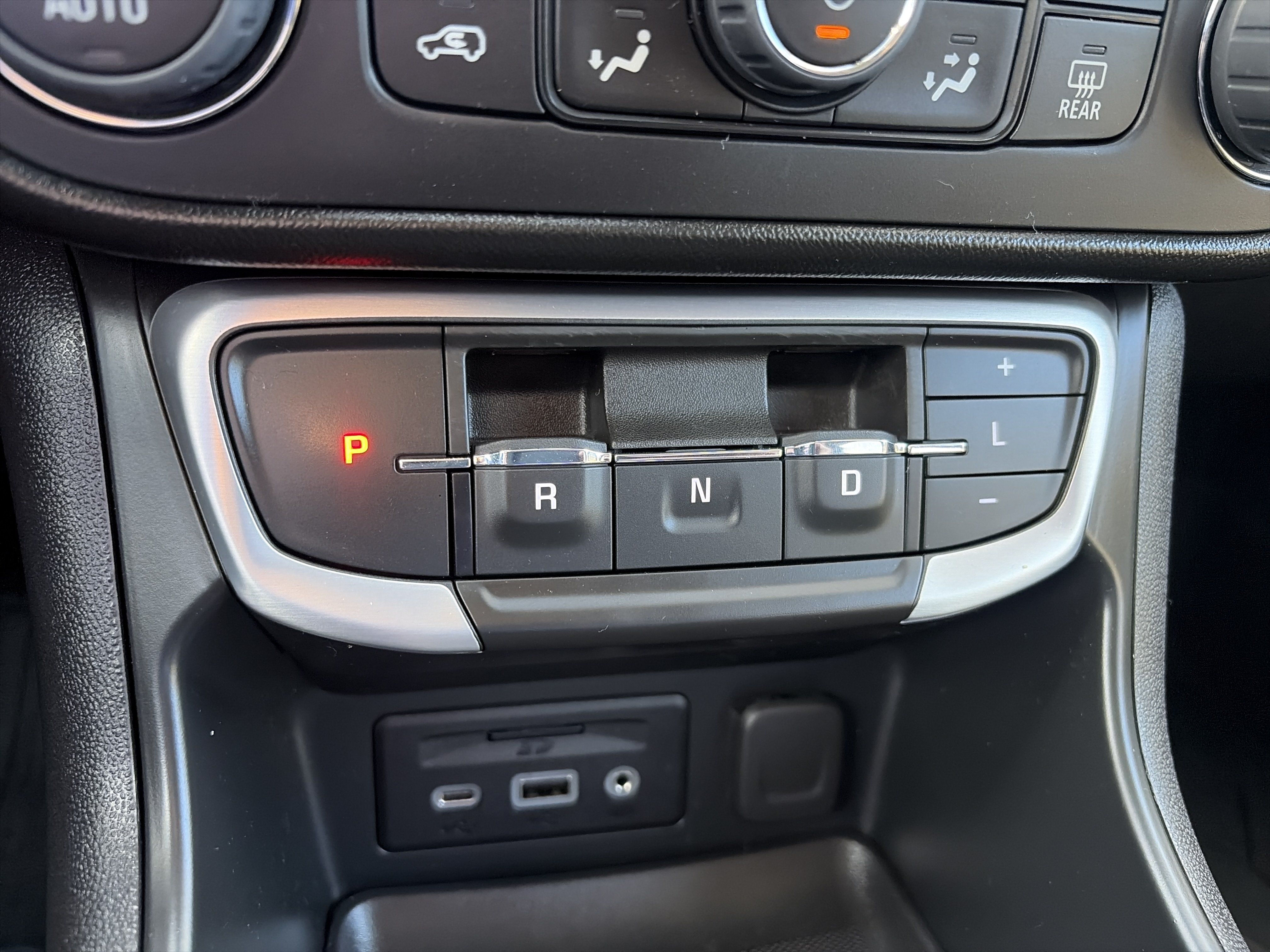 Used 2022 GMC Terrain SLT w/ Infotainment Package II AWD/4WD image 24
