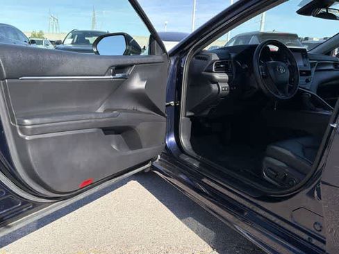Used 2022 Toyota Camry SE image 10