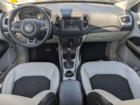 Used 2018 Jeep Compass Latitude w/ Popular Equipment Group FWD image 2