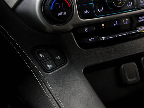 Used 2019 GMC Yukon XL SLT w/ Open Road Package AWD/4WD image 29