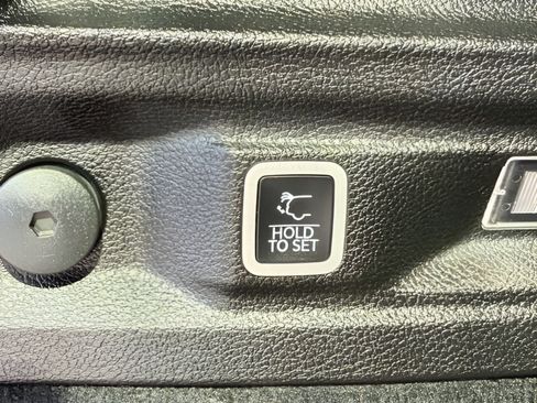Used 2021 Jeep Grand Cherokee L Overland w/ Luxury Tech Group IV AWD/4WD image 9