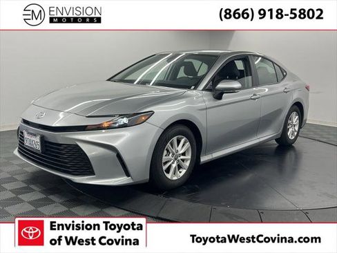 Certified 2025 Toyota Camry LE image 1