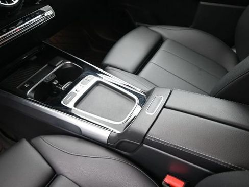 Used 2024 Mercedes-Benz GLB 250 4MATIC image 31