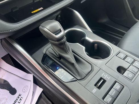 Certified 2023 Toyota Highlander XLE image 29