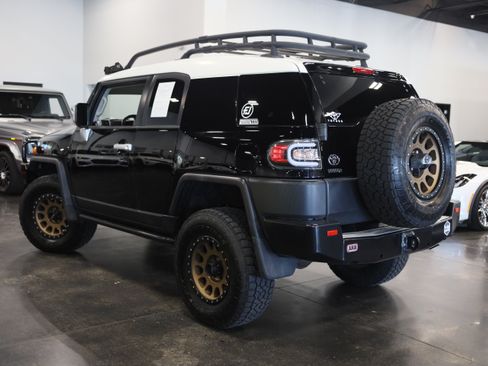 Used 2012 Toyota FJ Cruiser 4WD w/ Convenience Pkg image 4