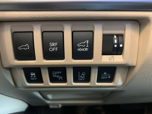 Used 2017 Subaru Outback 2.5i Limited AWD/4WD image 10