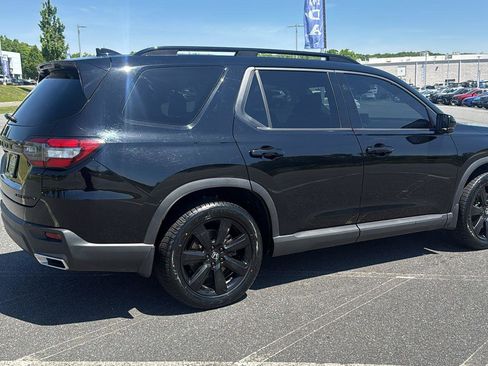 Certified 2025 Honda Pilot Black Edition image 5