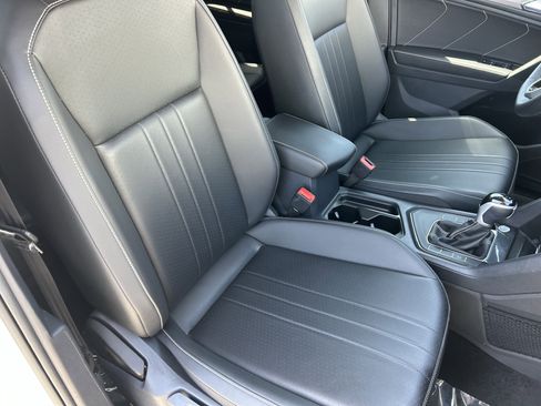 Used 2024 Volkswagen Tiguan SE FWD image 10