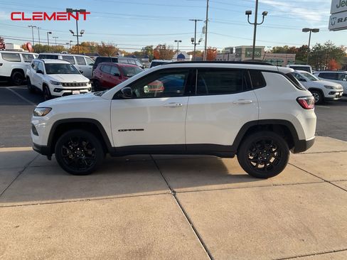 New 2026 Jeep Compass Latitude image 2