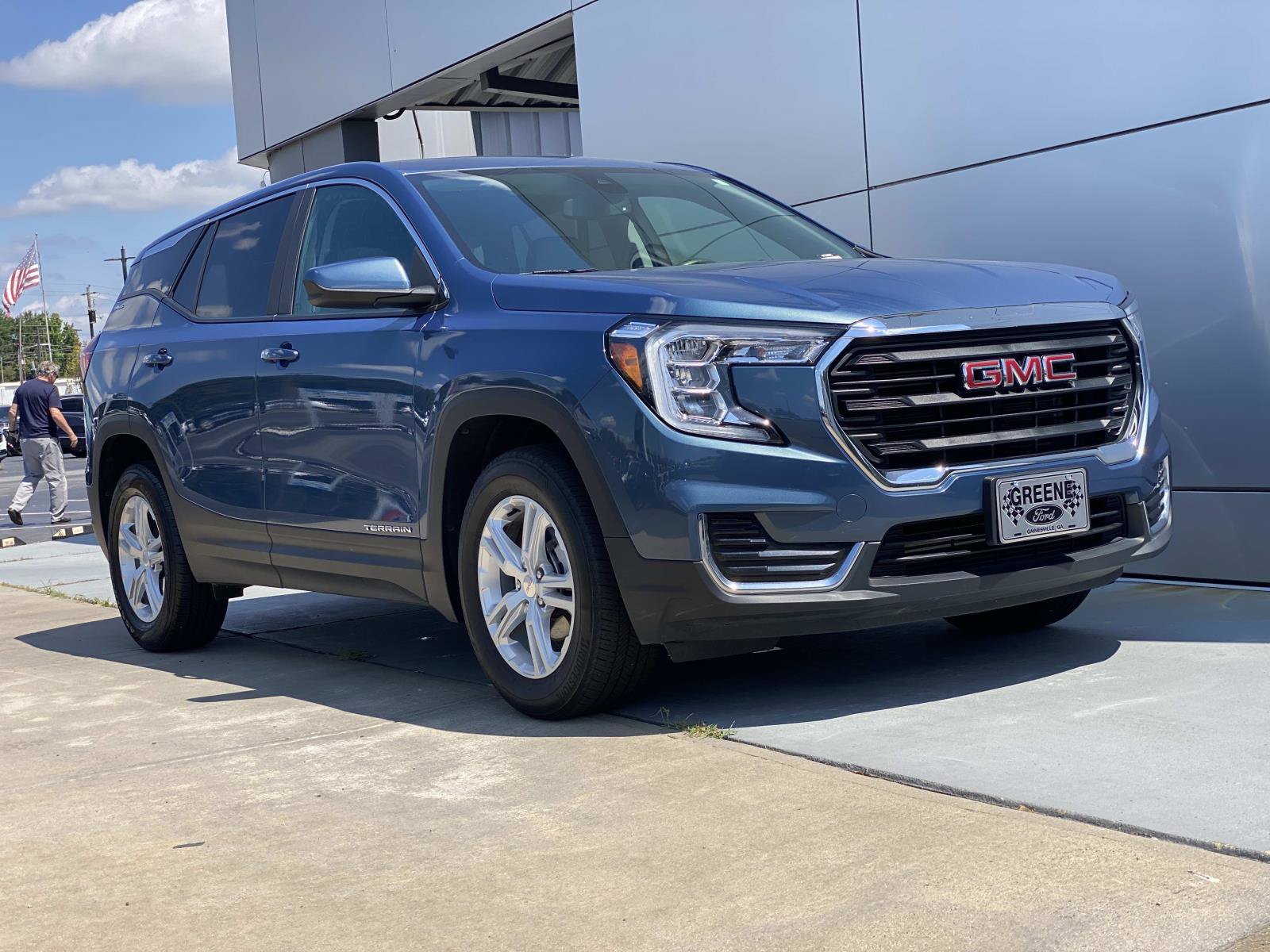 Used 2024 GMC Terrain SLE AWD/4WD image 2