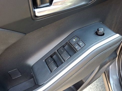 Used 2022 Toyota Highlander XLE image 15