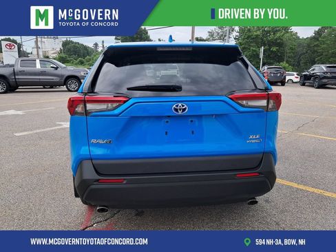 Used 2021 Toyota RAV4 XLE w/ Carpet Mat Package (TMS) AWD/4WD image 4