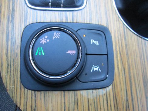 Used 2017 GMC Acadia Denali w/ Technology Package FWD image 13