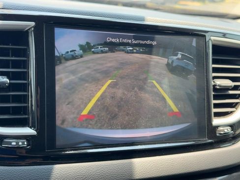 Used 2023 Chrysler Pacifica Touring-L FWD image 25