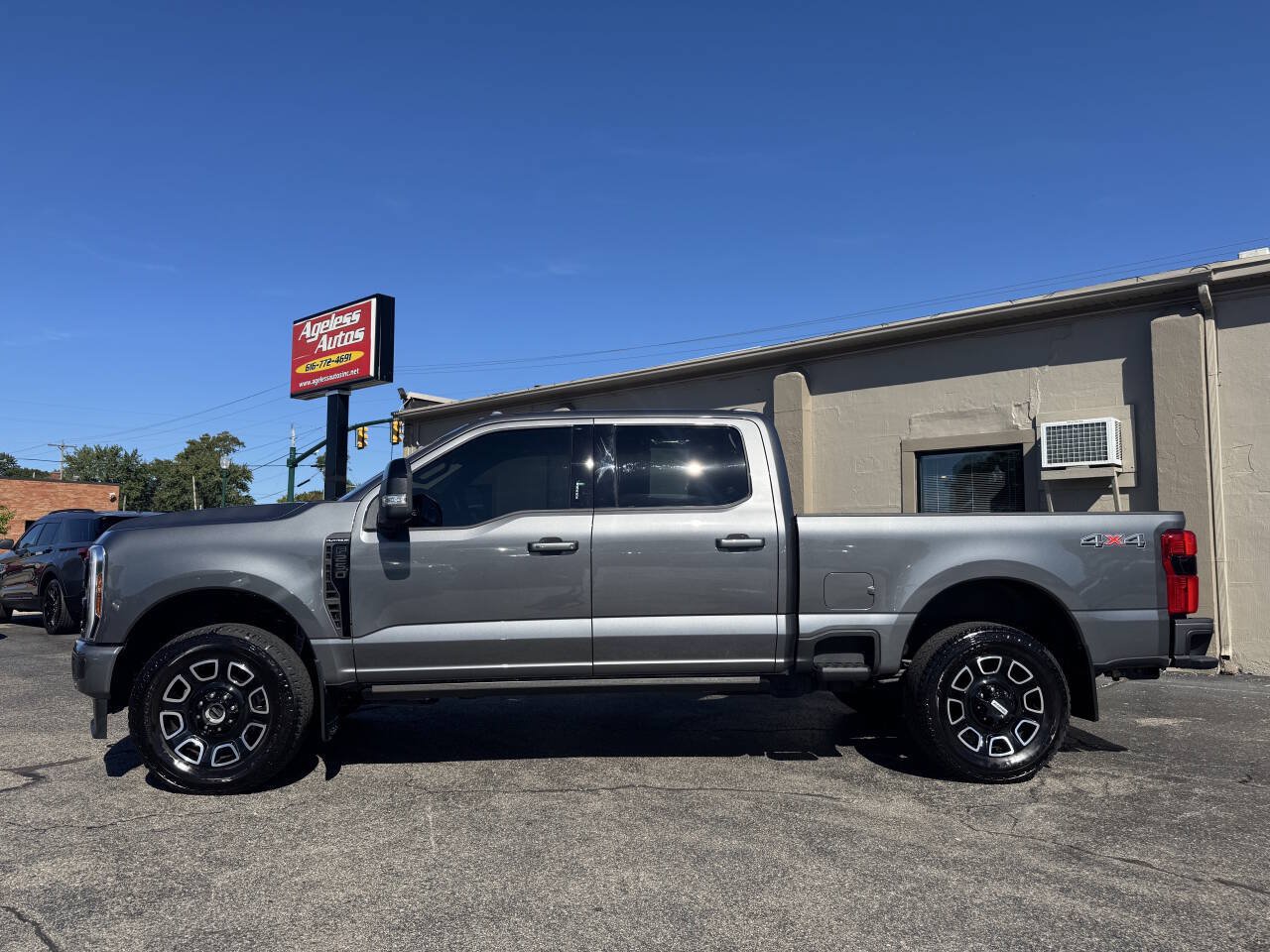 Used 2025 Ford F250 Platinum AWD/4WD image 6