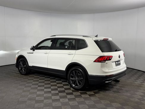 Used 2024 Volkswagen Tiguan SE AWD/4WD image 10