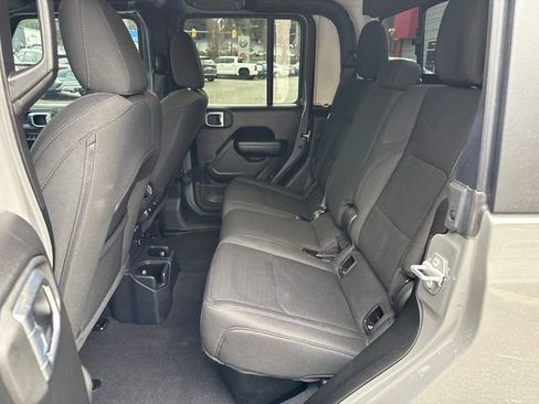 Used 2021 Jeep Gladiator Willys image 17