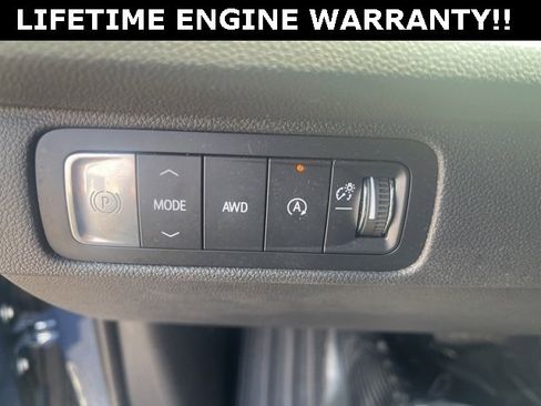 Used 2025 Chevrolet Traverse LT image 19