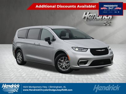 New 2026 Chrysler Pacifica Select