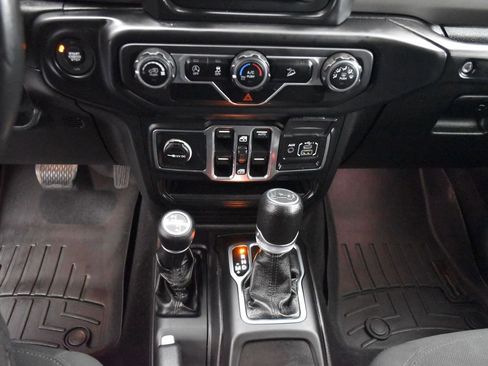 Used 2018 Jeep Wrangler Unlimited Sport S image 14