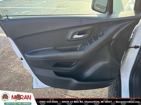 Used 2020 Chevrolet Trax LT w/ LT Convenience Package image 10