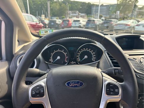 Used 2016 Ford Fiesta SE FWD image 10