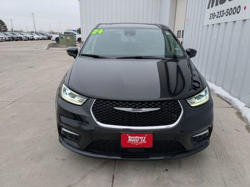 Used 2024 Chrysler Pacifica Limited image 34