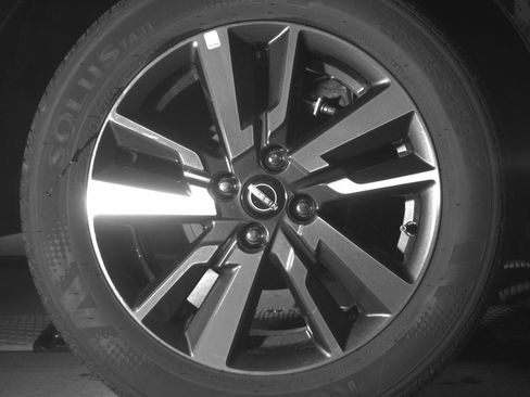 Used 2025 Nissan Versa SV FWD image 15