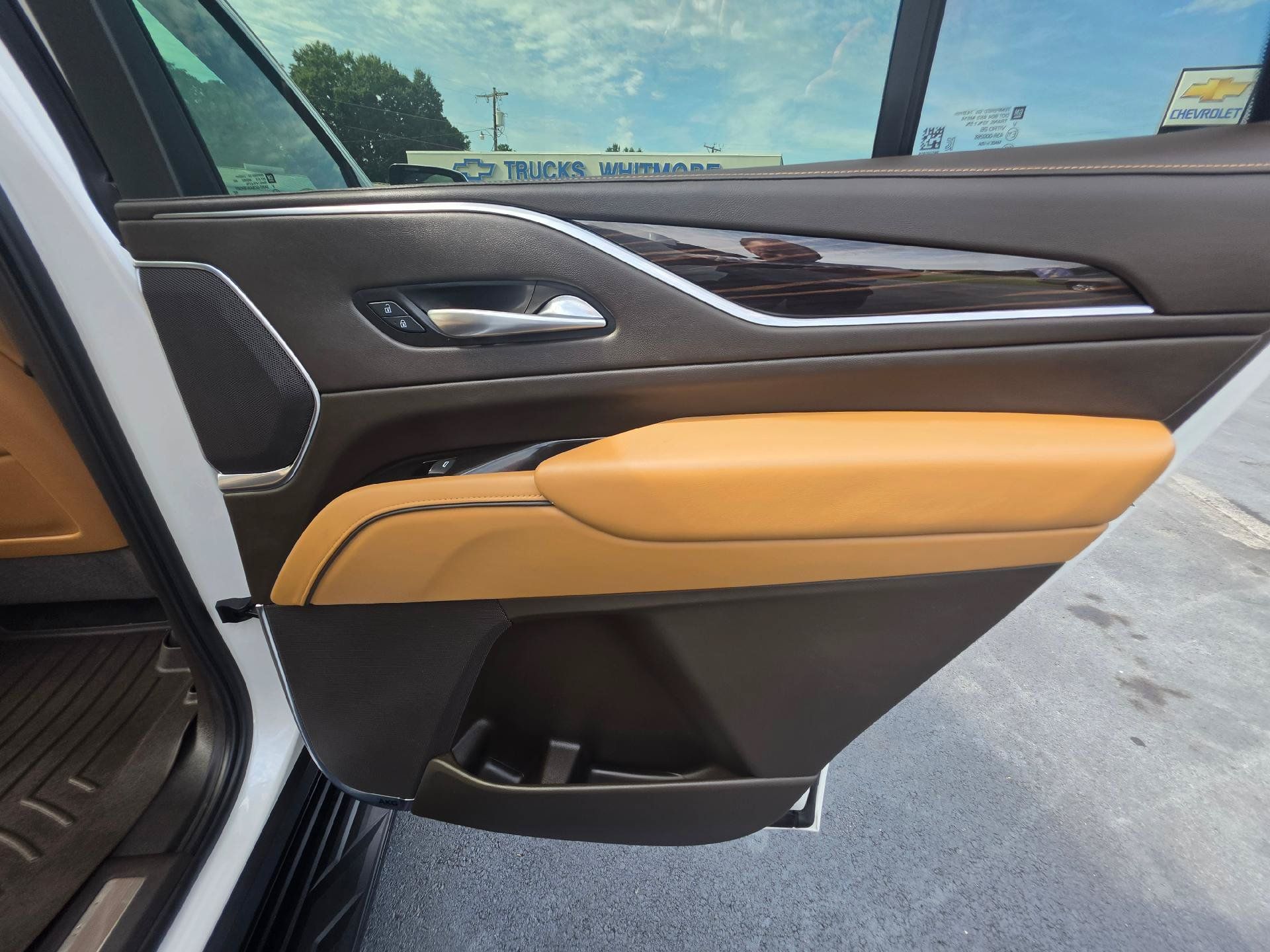 Used 2022 Cadillac Escalade Premium Luxury AWD/4WD image 18