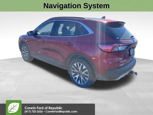 Used 2020 Ford Escape Titanium image 5