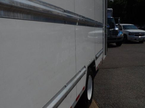 Used 2022 GMC Savana 3500 Extended w/ Power Convenience Package RWD image 12