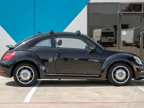Used 2015 Volkswagen Beetle 1.8T Classic FWD image 9