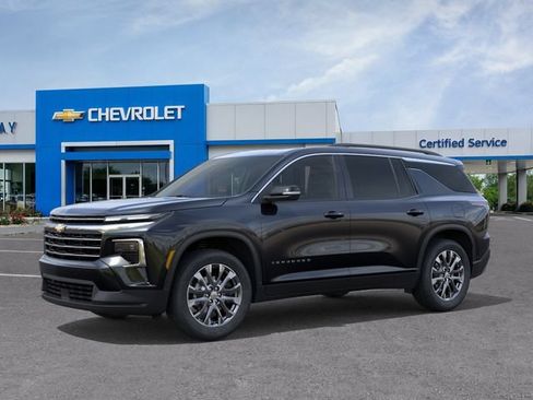 New 2026 Chevrolet Traverse LT w/ Sun and Wheel Package FWD image 2