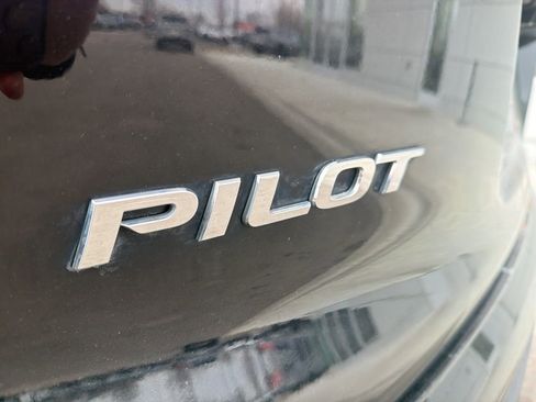 Used 2017 Honda Pilot Touring image 4